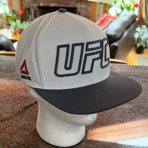 UFC White/gray flatbrim SnapBack Hat